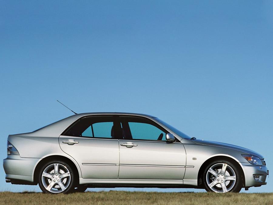  Lexus IS200 1999 года  (UK) (фото 5 из 10)